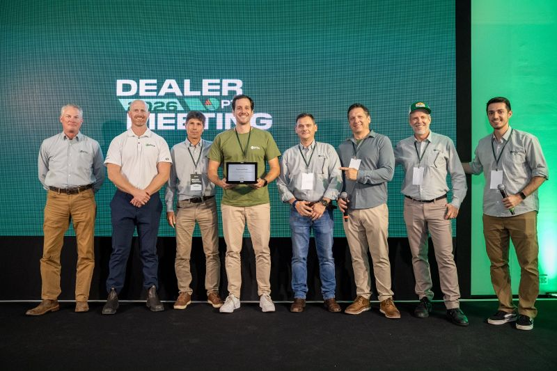 Redemaq recebe homenagem de destaque no Dealer Meeting da PTx Trimble